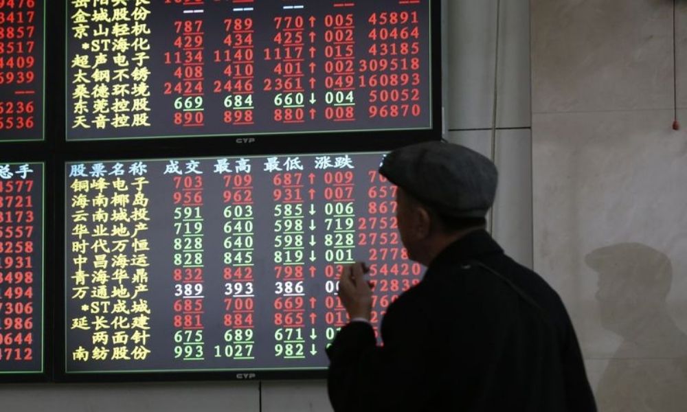 Asian Stocks Up, Investors Mull PBOC Economic Measures